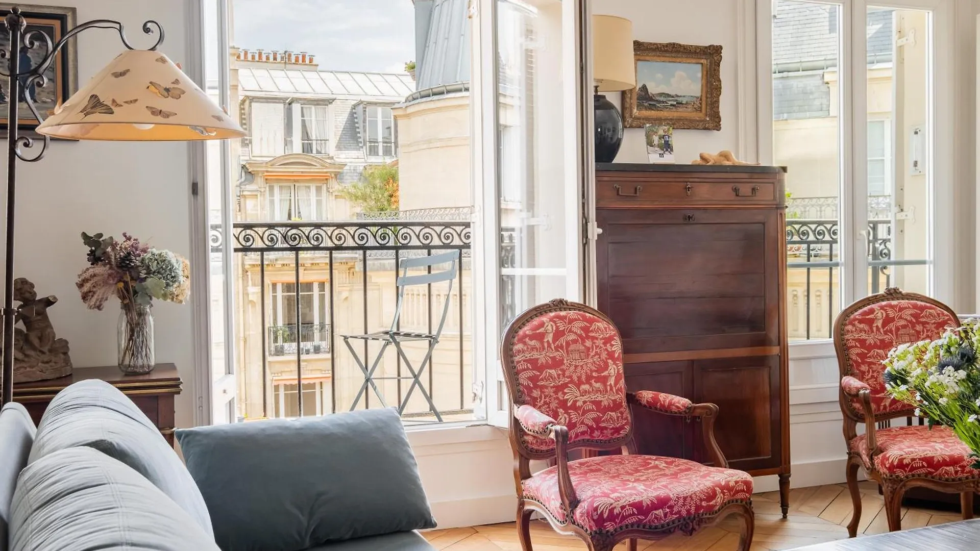 Veeve - Auteuil Refinement Apartment Paris France